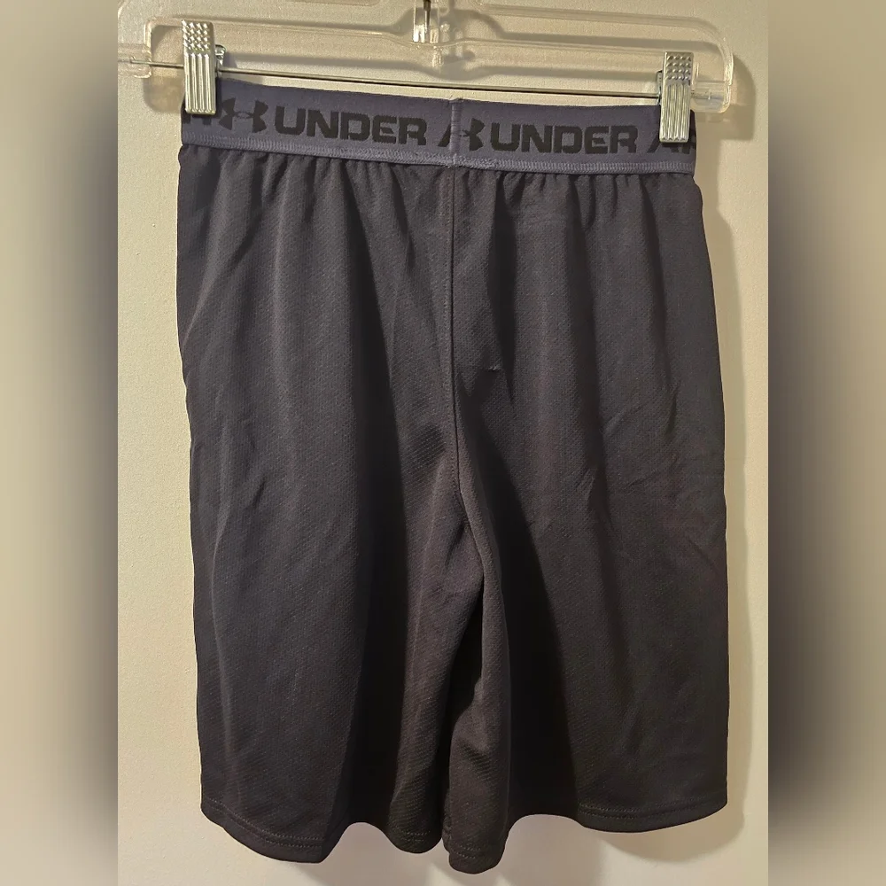 Under Armour Heat Gear Loose Shorts Black Boys Size M NWT